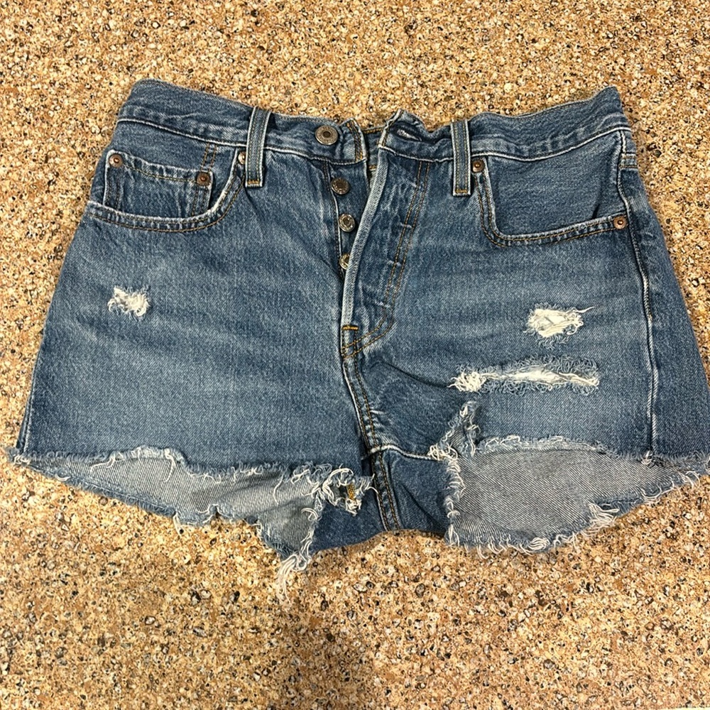 Levi 501 ripped jean shorts